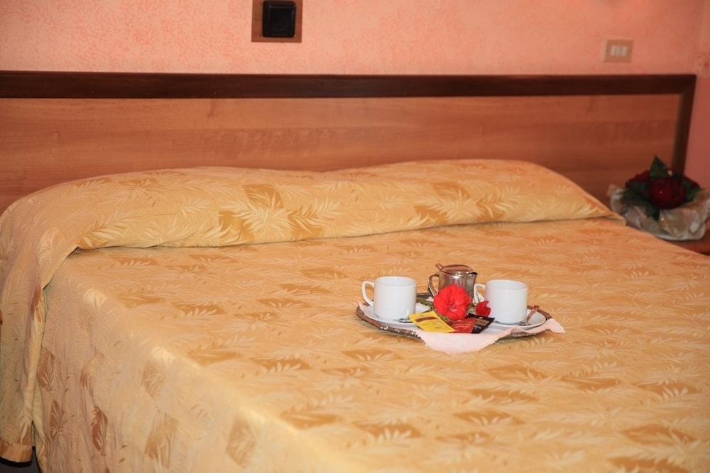 Hotel Ludovici Fiuggi Bagian luar foto